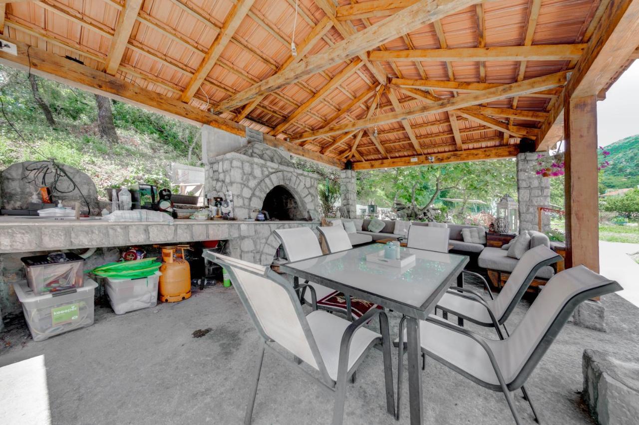 Apartments Pelle Tivat Exterior photo