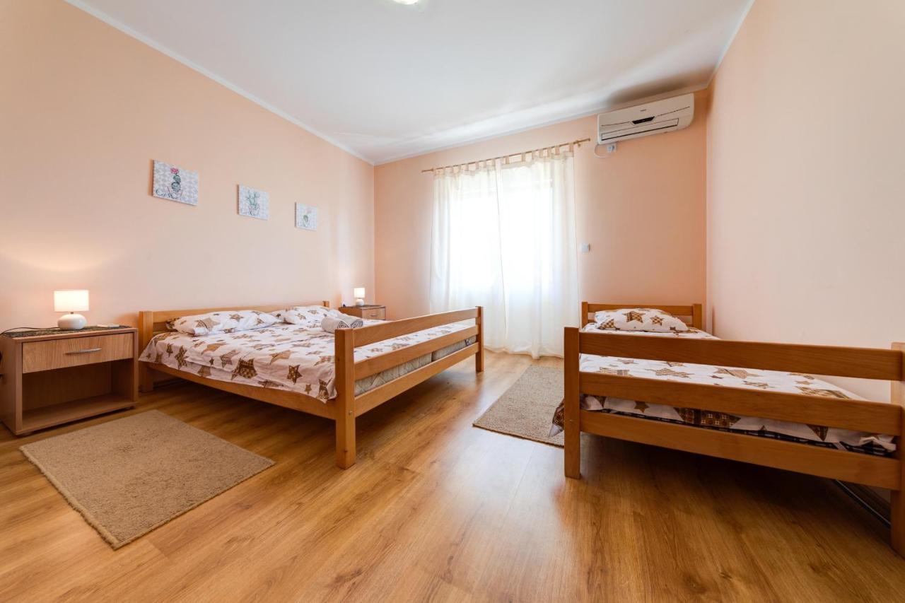 Apartments Pelle Tivat Exterior photo