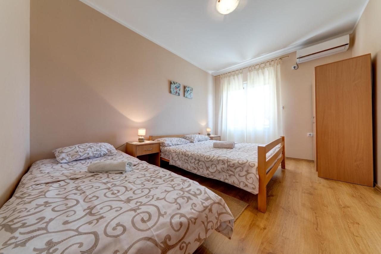 Apartments Pelle Tivat Exterior photo