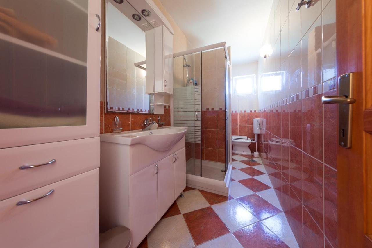 Apartments Pelle Tivat Exterior photo
