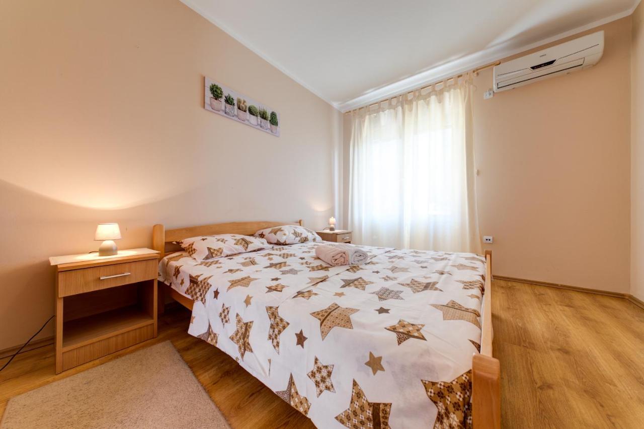 Apartments Pelle Tivat Exterior photo